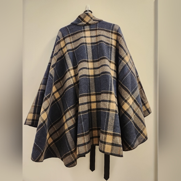 EUC Pocho / Cape - Picture 3 of 4